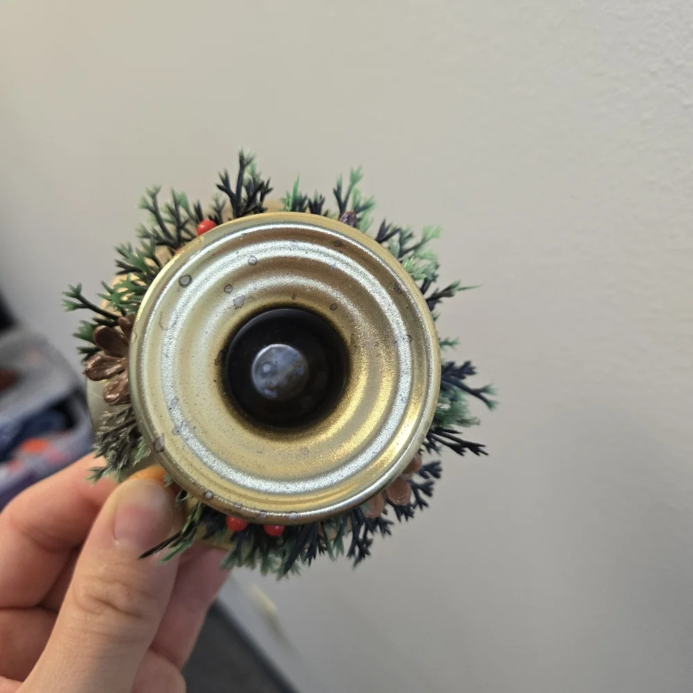 Gold Metal Christmas Wreath Candle Holder